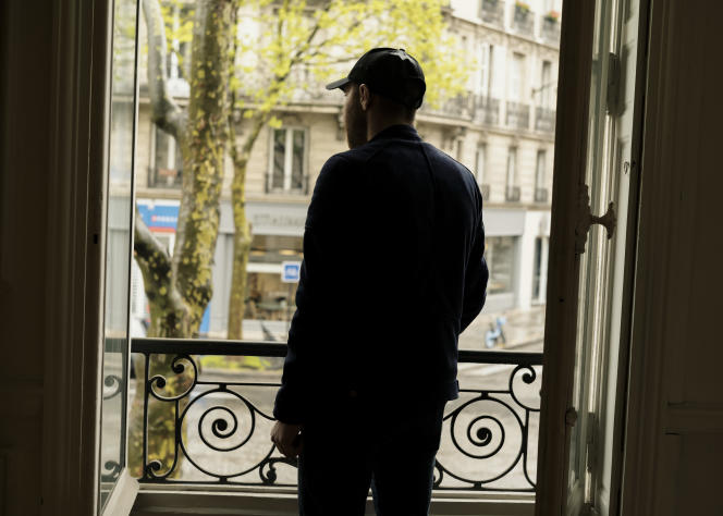 عبد الحميد شعبان 34 عاما من حلب في سيير.  في مكتب محاميه في باريس يوم 13 أبريل 2022.
