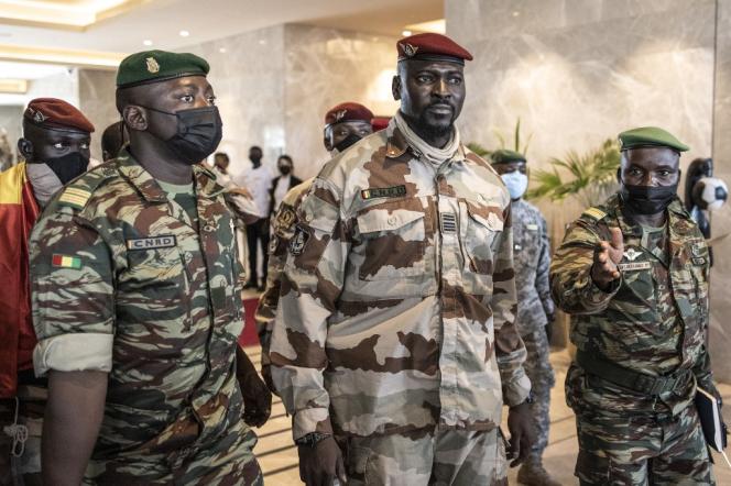 العقيد مامادي دومبويا ، زعيم المجلس العسكري الحاكم في غينيا منذ انقلاب سبتمبر 2021. في كوناكري ، 17 سبتمبر 2021.