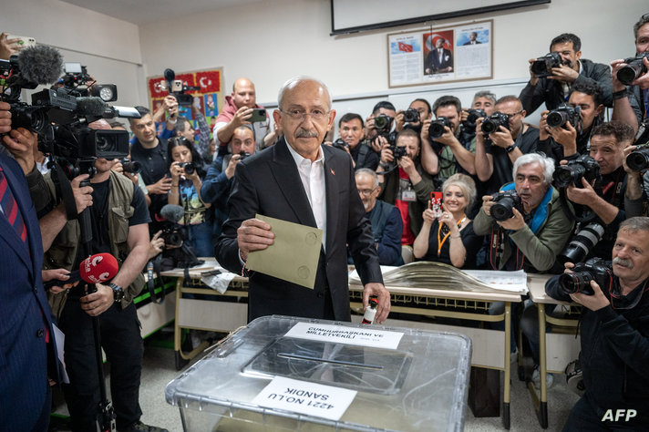 Turkey's Republican People's Party (CHP) Chairman and Presidential candidate Kemal Kilicdaroglu casts his ballot to vote in the…