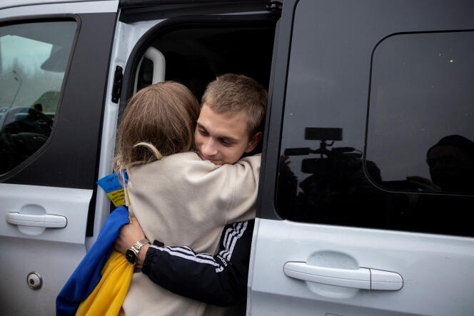 المراهق اليتيم بوهدان يرموخين لدى وصوله إلى أوكرانيا، 19 نوفمبر 2023.