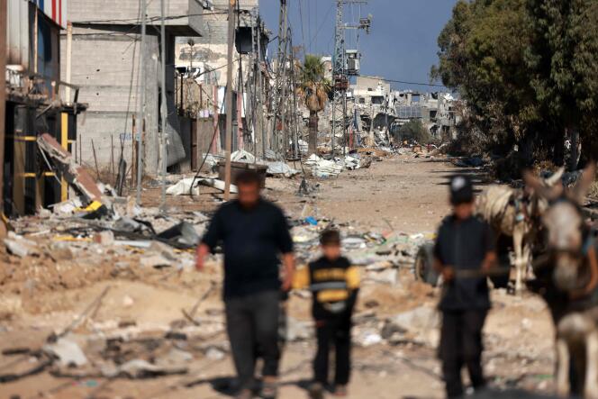 سكان مدينة غزة يفرون إلى جنوب القطاع، 18 نوفمبر، 2023.