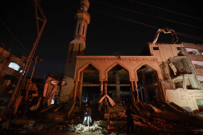 مسجد دمرته غارة جوية إسرائيلية في رفح جنوب قطاع غزة في 12 فبراير 2024.