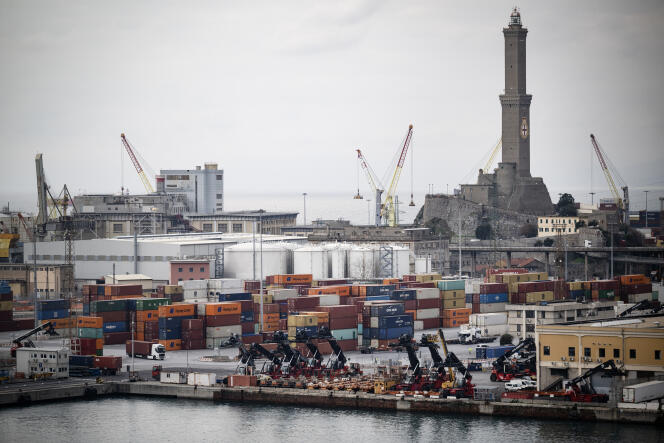 ميناء جنوة، الذي تم تمويل أعمال تحديثه منذ يوليو 2021 من قبل بنك الاستثمار الأوروبي، هنا في 7 فبراير 2024. 