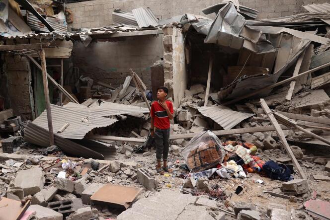 إثر قصف إسرائيلي على مدينة رفح جنوب قطاع غزة، يوم 27 إبريل 2024.