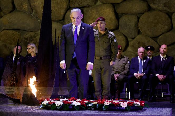 رئيس الوزراء الإسرائيلي بنيامين نتنياهو خلال مراسم إحياء ذكرى يوم المحرقة في النصب التذكاري ياد فاشيم في القدس في 6 مايو 2024.