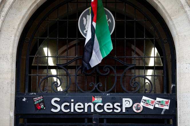رسائل دعم للفلسطينيين في غزة، على شبكة في مبنى العلوم، 26 أبريل 2024.