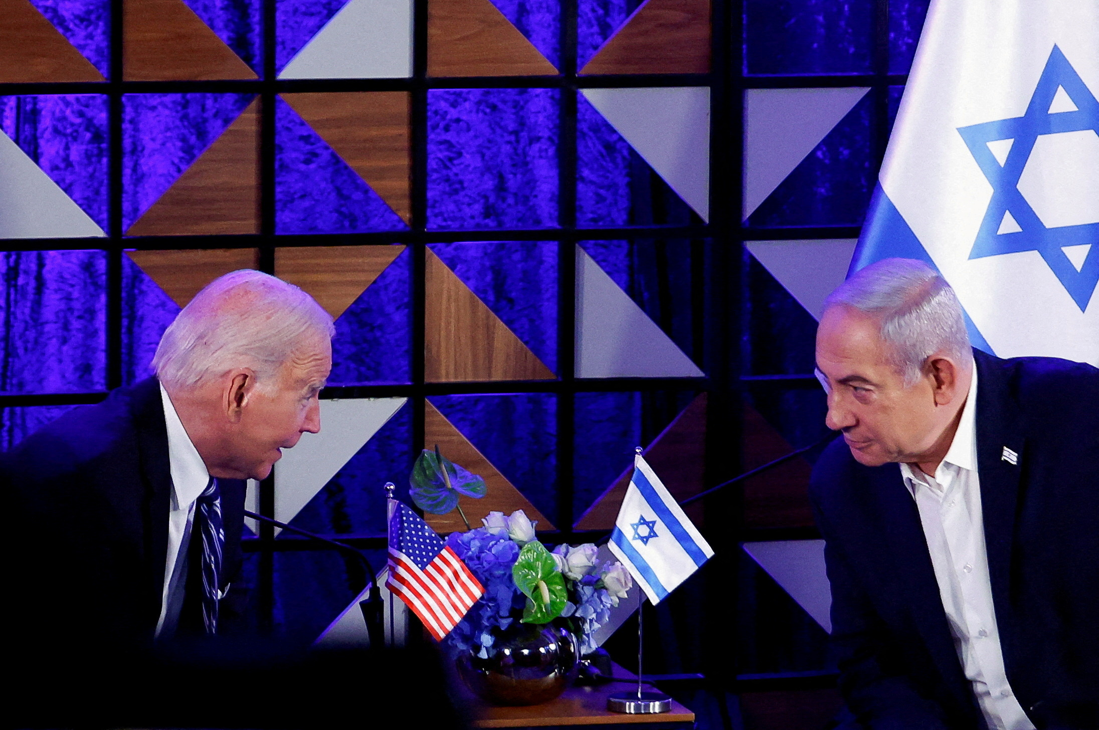 لقاء سابق بين الرئيس الأميركي جو بايدن ورئيس الوزراء الإسرائيلي بنيامين نتانياهو