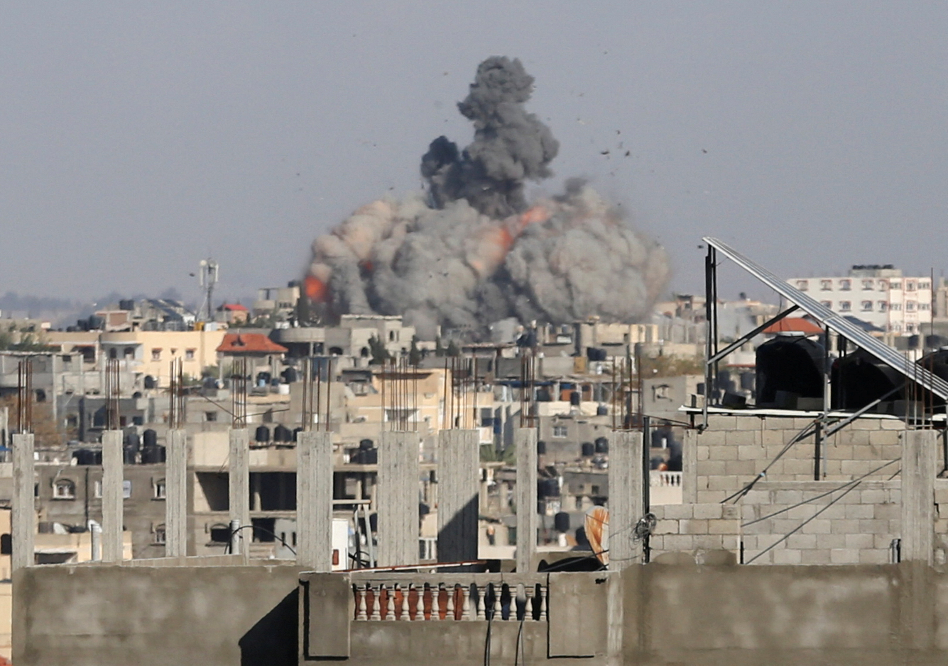 العمليات الإسرائيلية في غزة تواصلت الاثنين