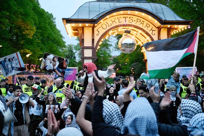 متظاهرون مؤيدون للفلسطينيين يعارضون مشاركة إسرائيل في النسخة 68 من مسابقة الأغنية الأوروبية (ESC)، في مالمو، السويد، 9 مايو 2024. 