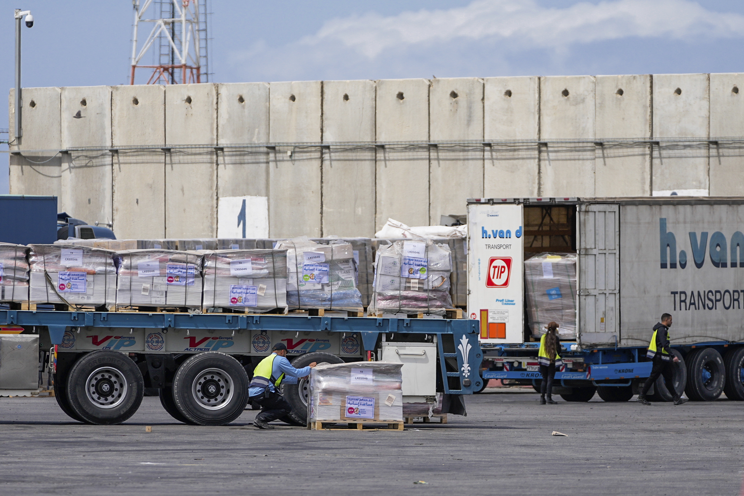 Trucks carrying humanitarian aid for the Gaza Strip pass through the inspection area at the Kerem Shalom Crossing in southern…
